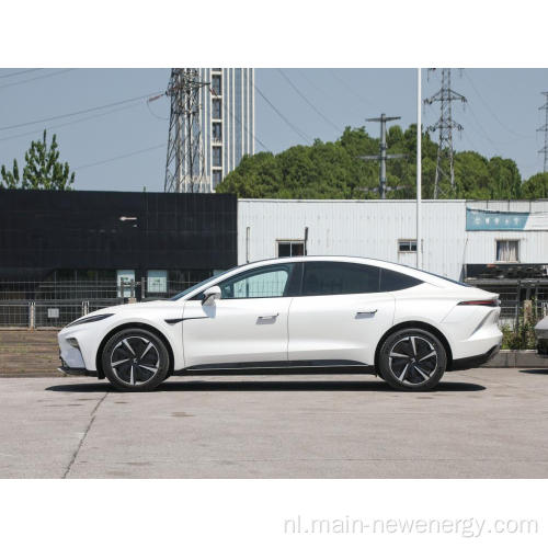 Heet verkopen Chinese EV snel elektrische auto luxe elektrisch voertuigbereik 666 km AWD RWD
